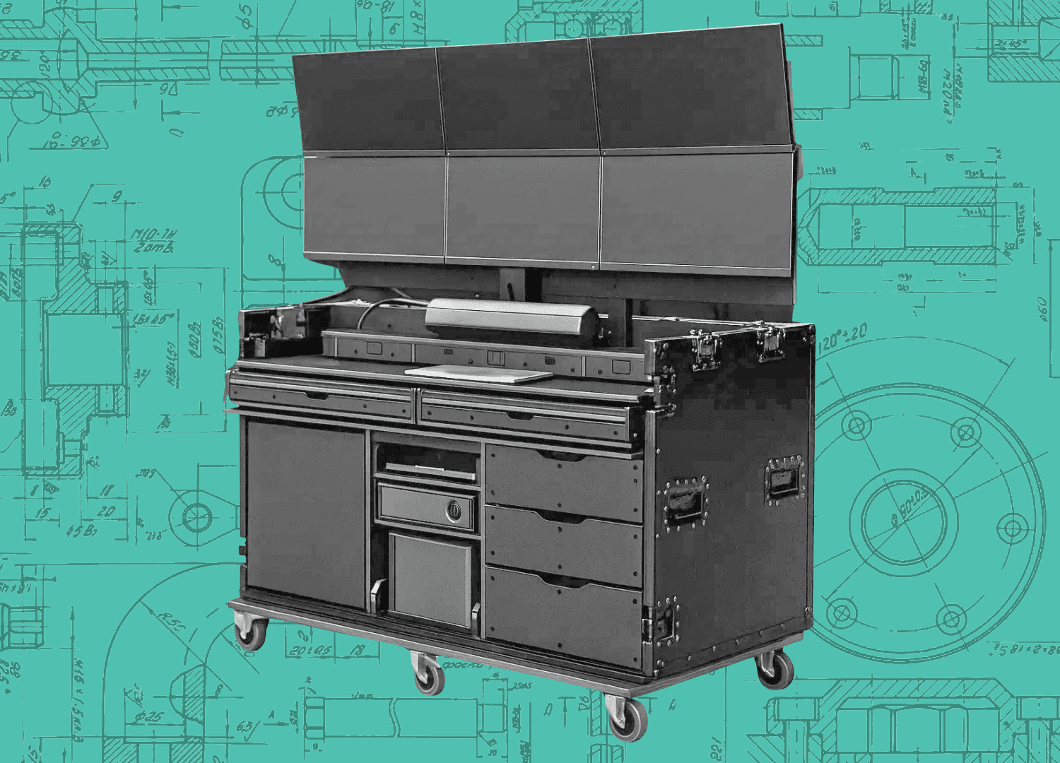 Workstation road case with 6x screen
